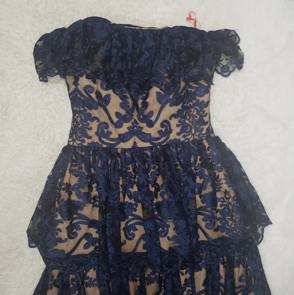 Monique LHUILLIER evening dress - Picture 2 of 7